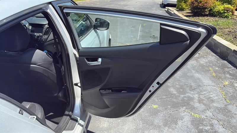 Hyundai Veloster Base 2013