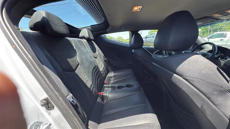 Hyundai Veloster Base 2013