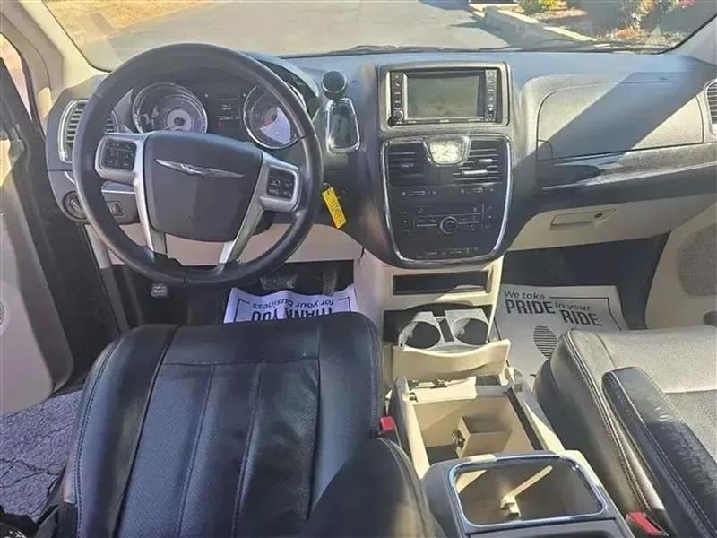 Chrysler Town & Country Touring 2012
