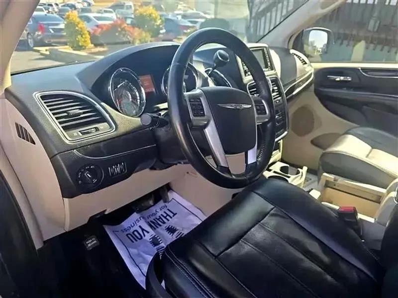 Chrysler Town & Country Touring 2012