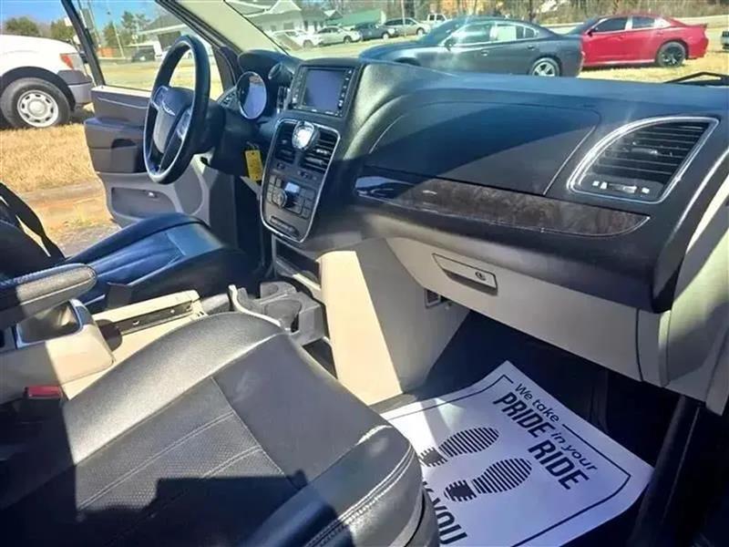 Chrysler Town & Country Touring 2012