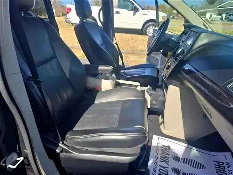 Chrysler Town & Country Touring 2012