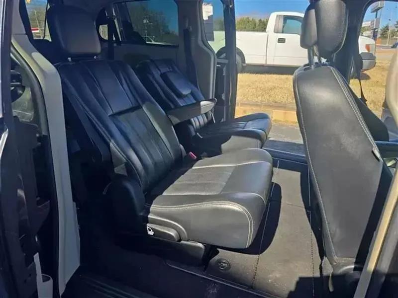 Chrysler Town & Country Touring 2012
