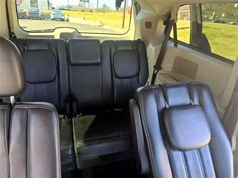 Chrysler Town & Country Touring 2012