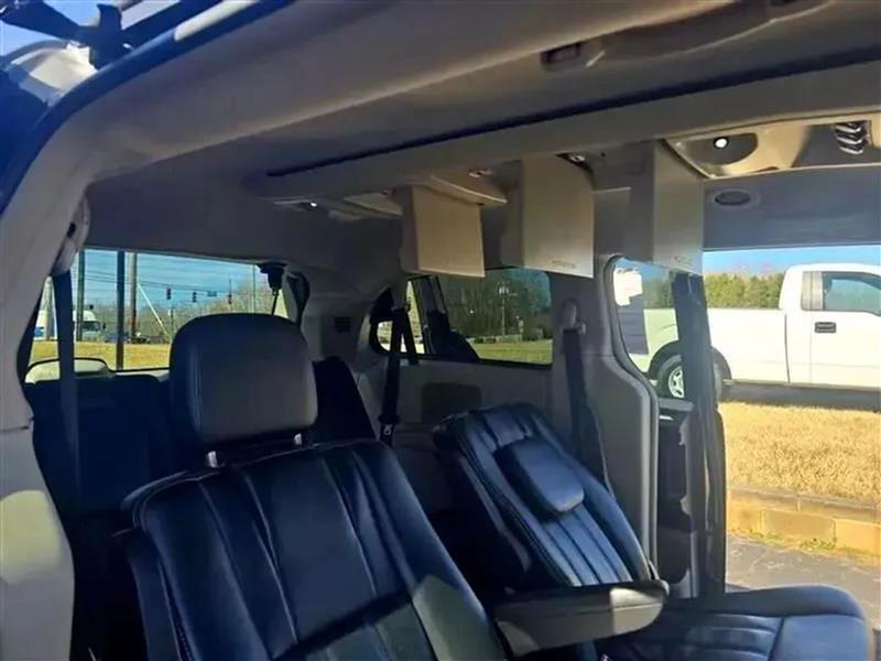 Chrysler Town & Country Touring 2012