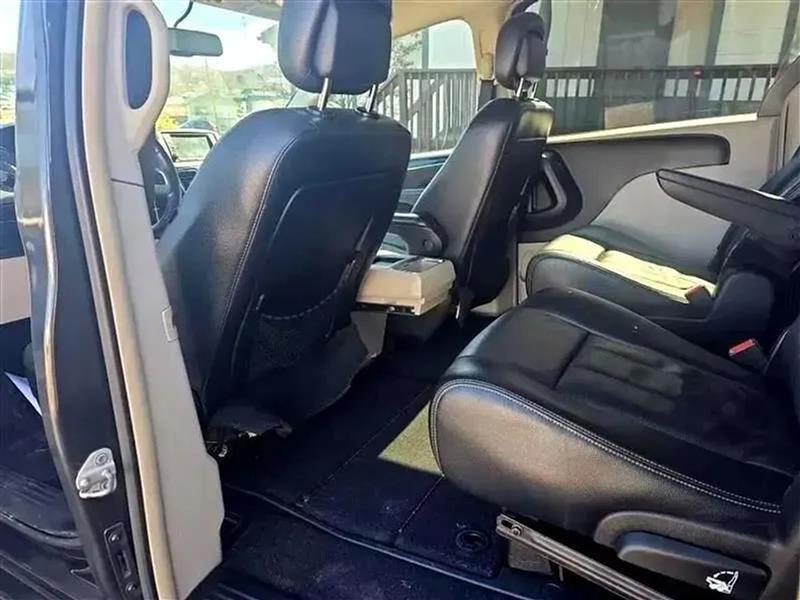 Chrysler Town & Country Touring 2012