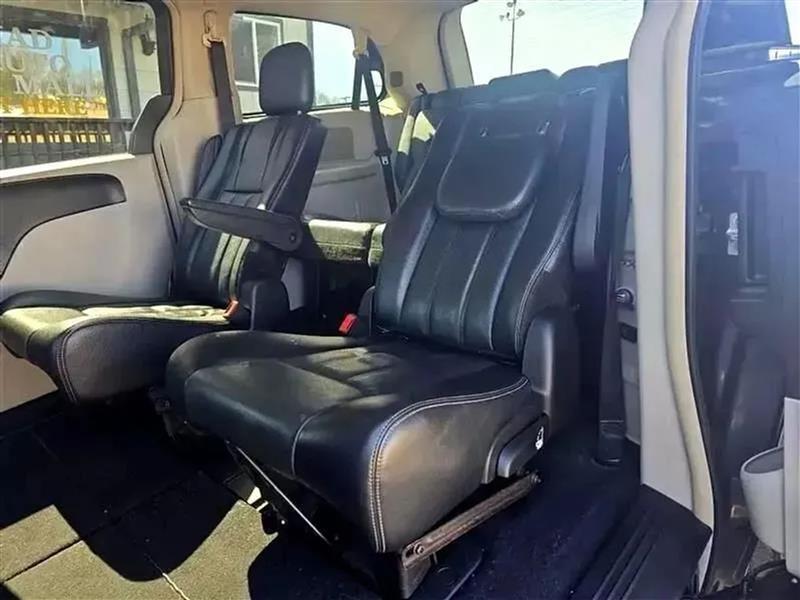 Chrysler Town & Country Touring 2012