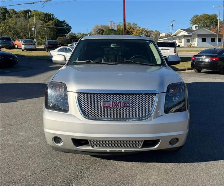 GMC Yukon Denali XL 2WD 2011