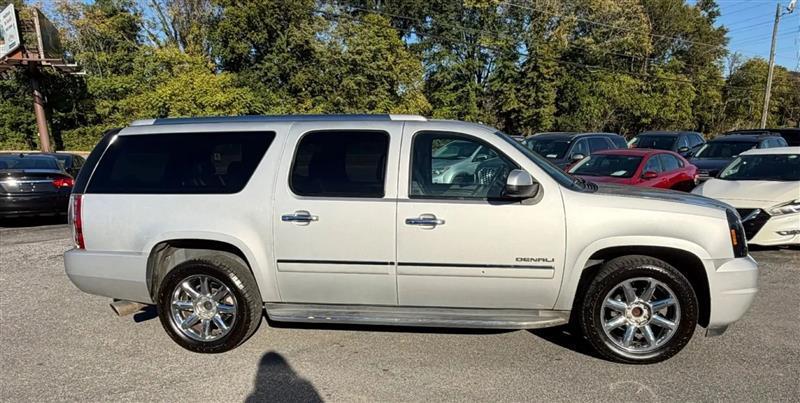 GMC Yukon Denali XL 2WD 2011