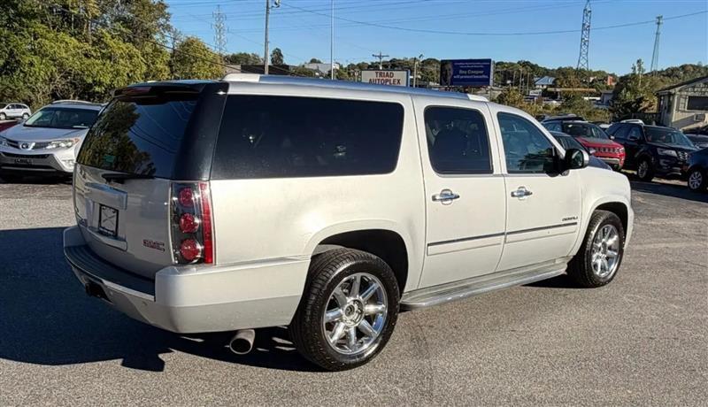 GMC Yukon Denali XL 2WD 2011