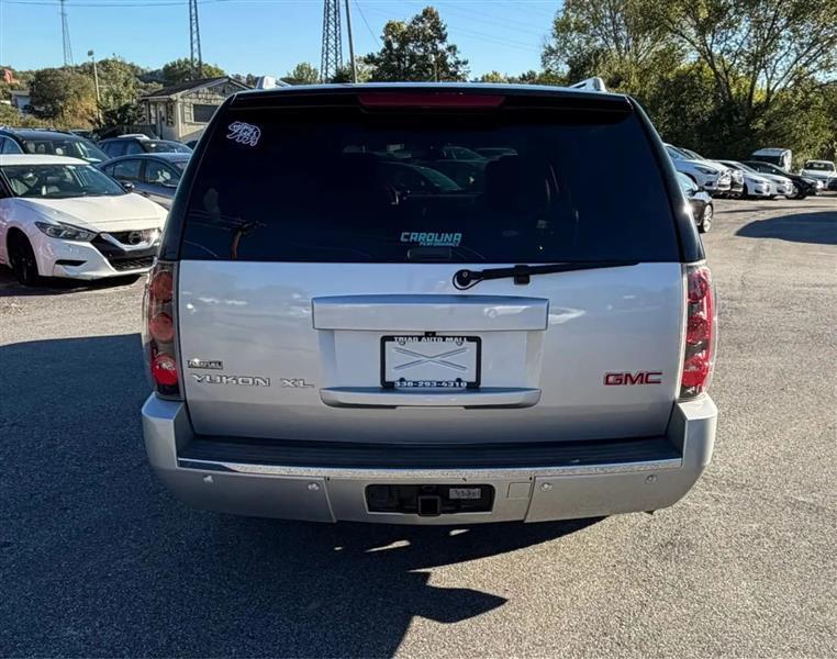 GMC Yukon Denali XL 2WD 2011
