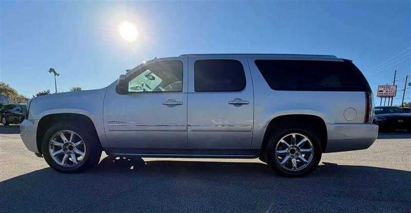 GMC Yukon Denali XL 2WD 2011