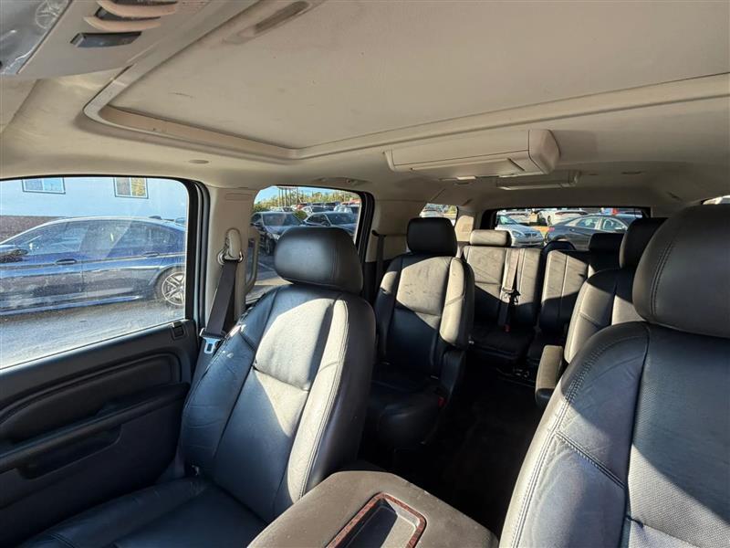 GMC Yukon Denali XL 2WD 2011