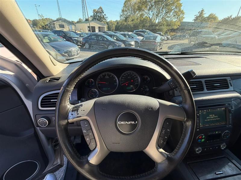 GMC Yukon Denali XL 2WD 2011