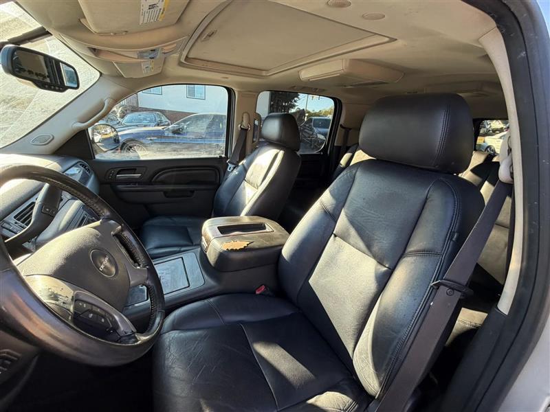 GMC Yukon Denali XL 2WD 2011