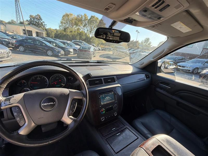 GMC Yukon Denali XL 2WD 2011
