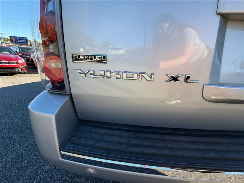 GMC Yukon Denali XL 2WD 2011