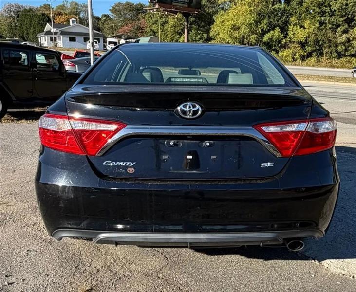 Toyota Camry SE 2017