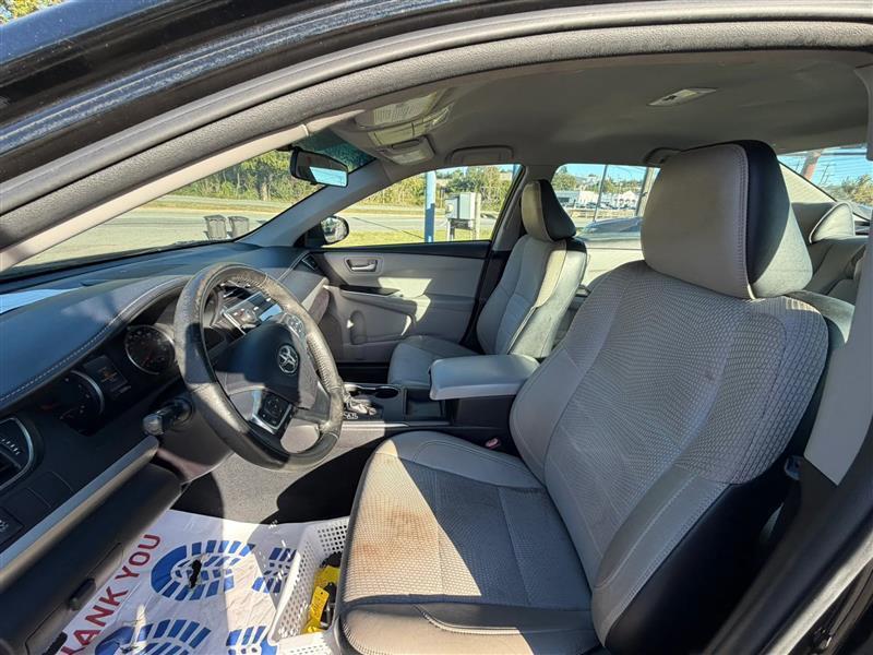 Toyota Camry SE 2017