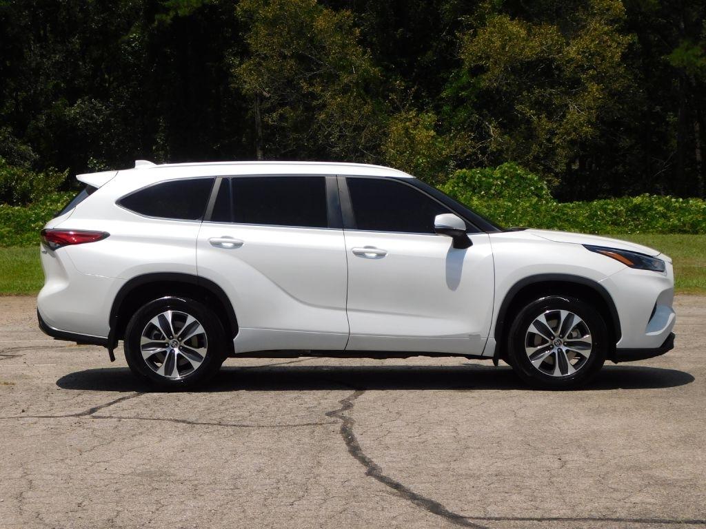 Toyota Highlander Hybrid XLE AWD 2023