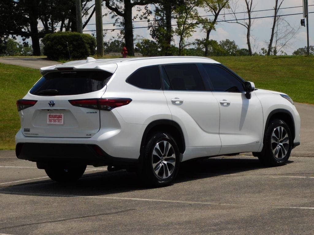 Toyota Highlander Hybrid XLE AWD 2023