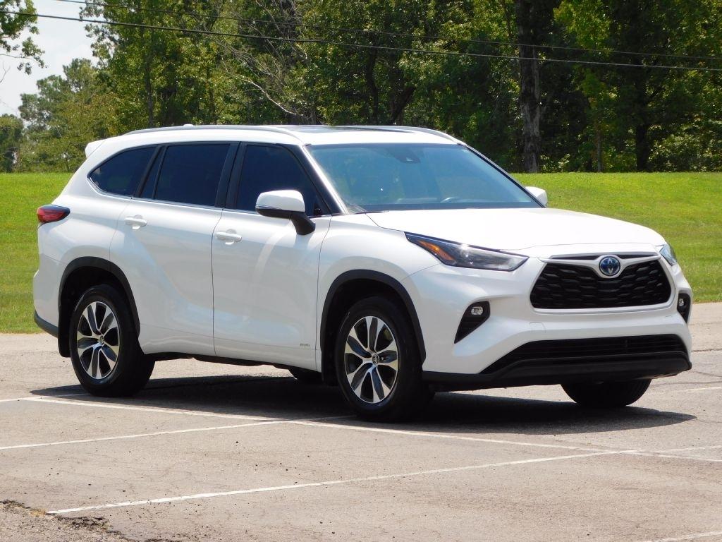 Toyota Highlander Hybrid XLE AWD 2023