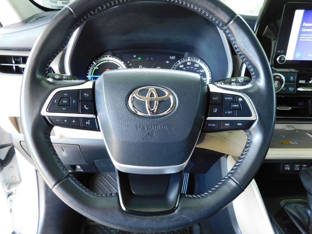 Toyota Highlander Hybrid XLE AWD 2023