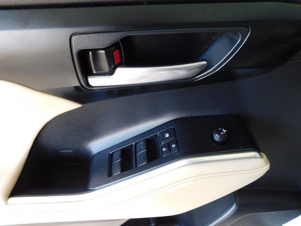 Toyota Highlander Hybrid XLE AWD 2023
