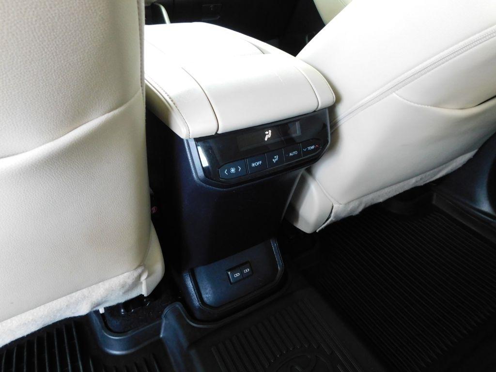 Toyota Highlander Hybrid XLE AWD 2023
