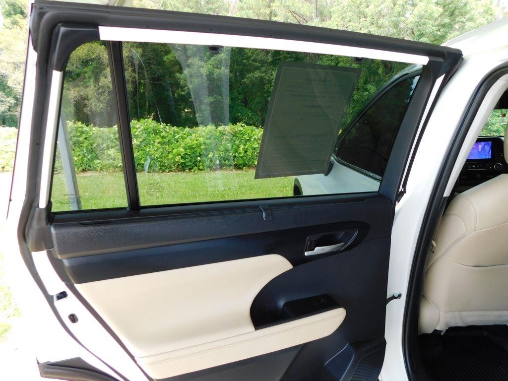Toyota Highlander Hybrid XLE AWD 2023