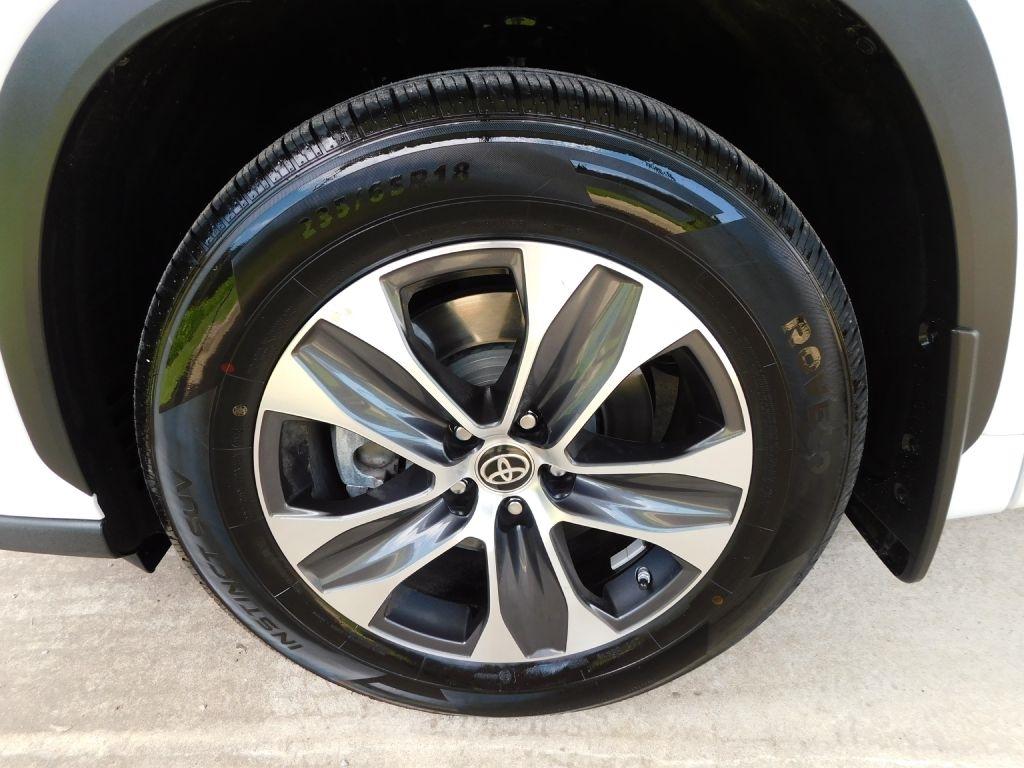 Toyota Highlander Hybrid XLE AWD 2023