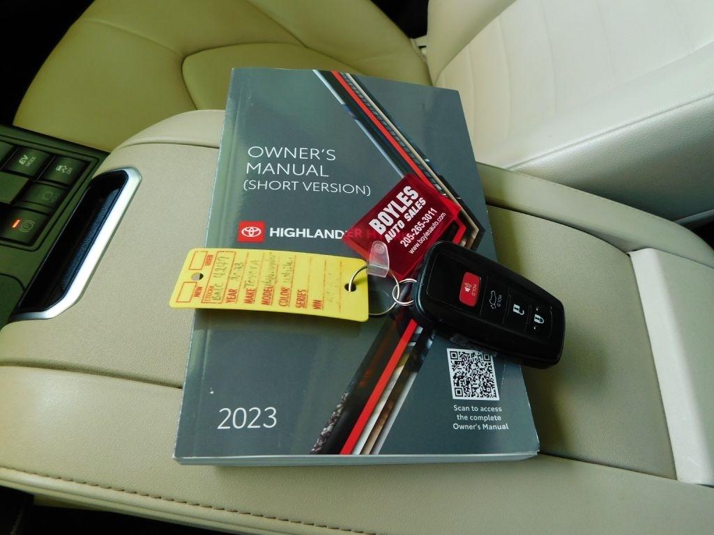 Toyota Highlander Hybrid XLE AWD 2023
