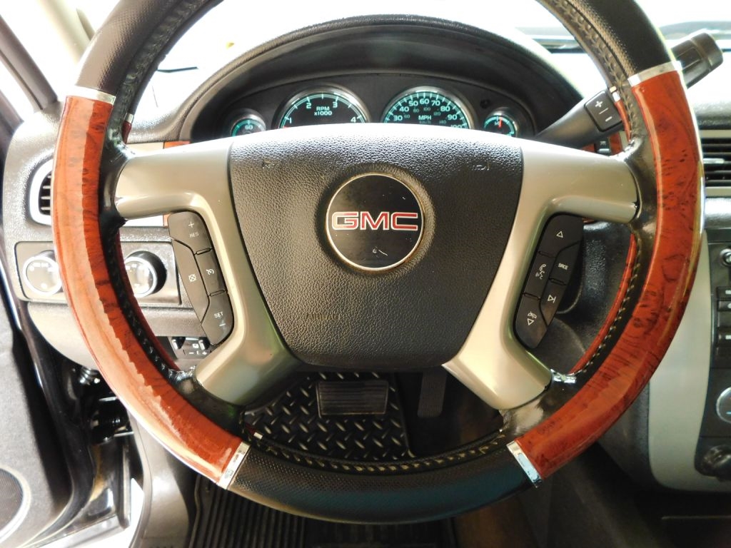 GMC Sierra 2500HD SLT Crew Cab 4WD 2012 GMC Sierra 2500HD SLT Crew Cab 4WD 2012