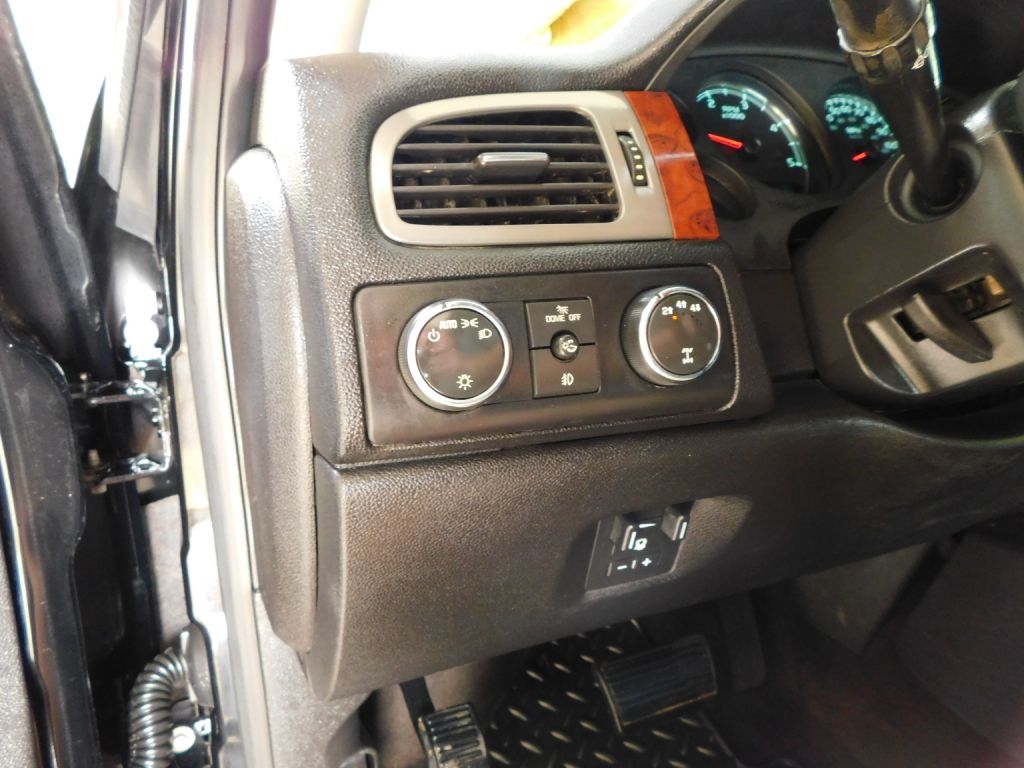 GMC Sierra 2500HD SLT Crew Cab 4WD 2012 GMC Sierra 2500HD SLT Crew Cab 4WD 2012