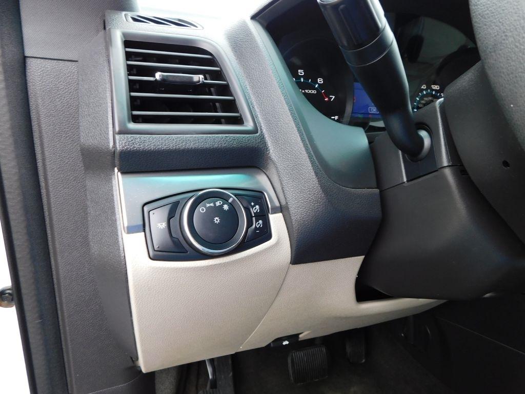 Ford Explorer Base 4WD 2015