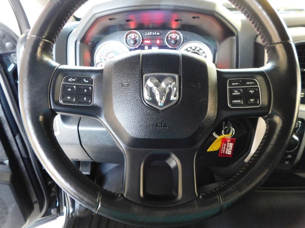 RAM 1500 SLT Crew Cab SWB 4WD 2016