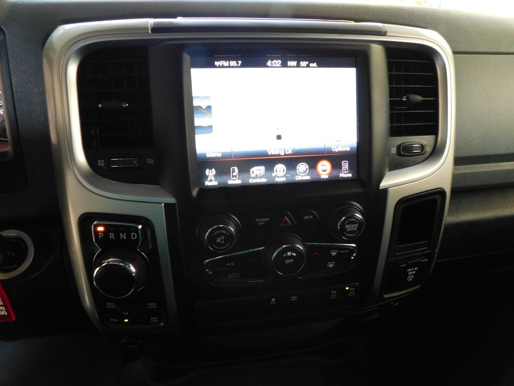 RAM 1500 SLT Crew Cab SWB 4WD 2016