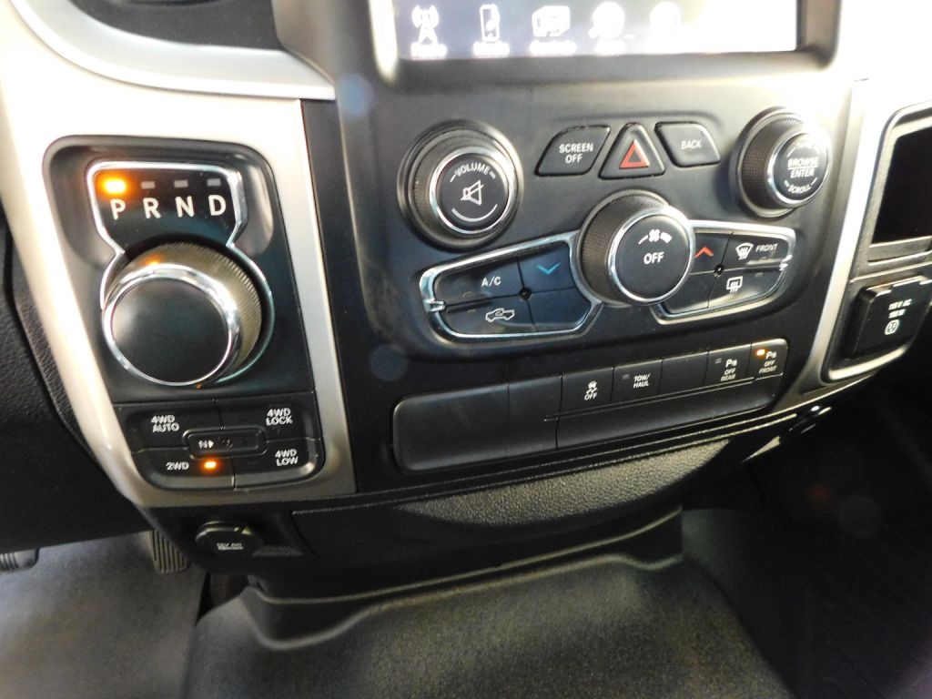 RAM 1500 SLT Crew Cab SWB 4WD 2016