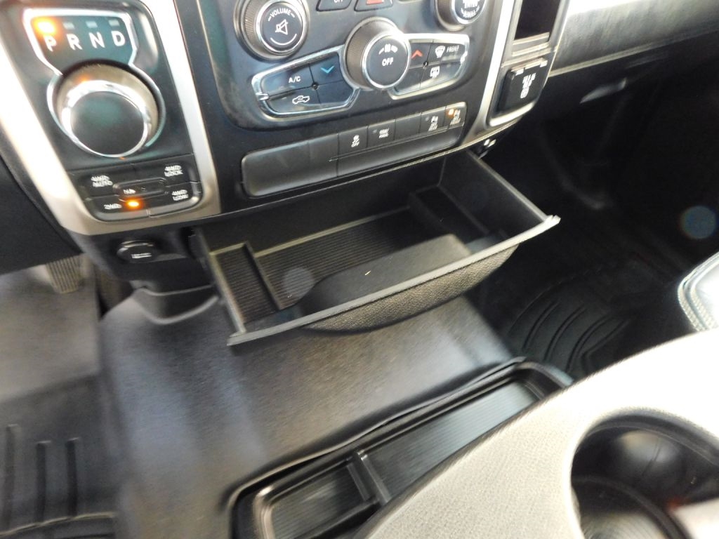 RAM 1500 SLT Crew Cab SWB 4WD 2016