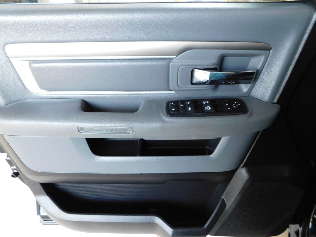 RAM 1500 SLT Crew Cab SWB 4WD 2016