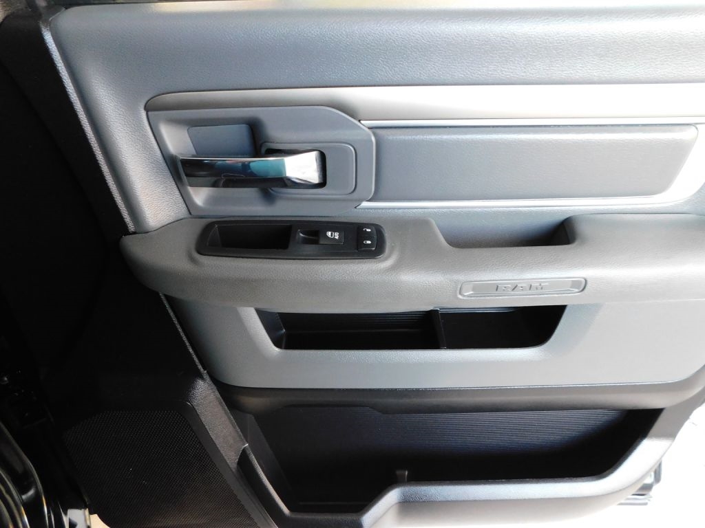 RAM 1500 SLT Crew Cab SWB 4WD 2016