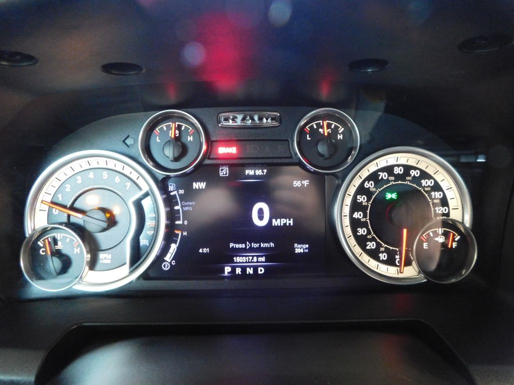 RAM 1500 SLT Crew Cab SWB 4WD 2016