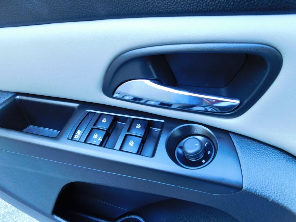 Chevrolet Cruze 1LT 2012