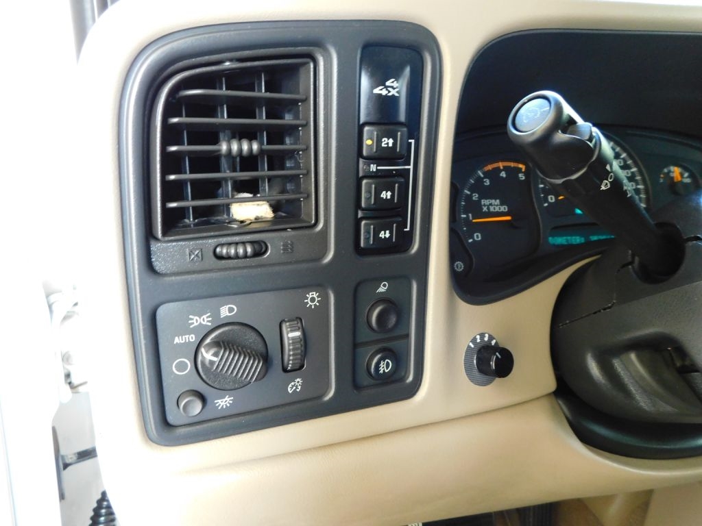 Chevrolet Silverado 2500HD LT Crew Cab Long Bed 4WD 2004