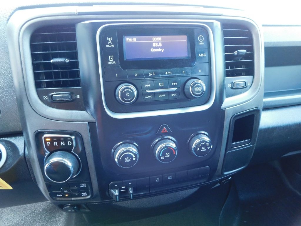 RAM 1500 Tradesman Quad Cab 4WD 2014