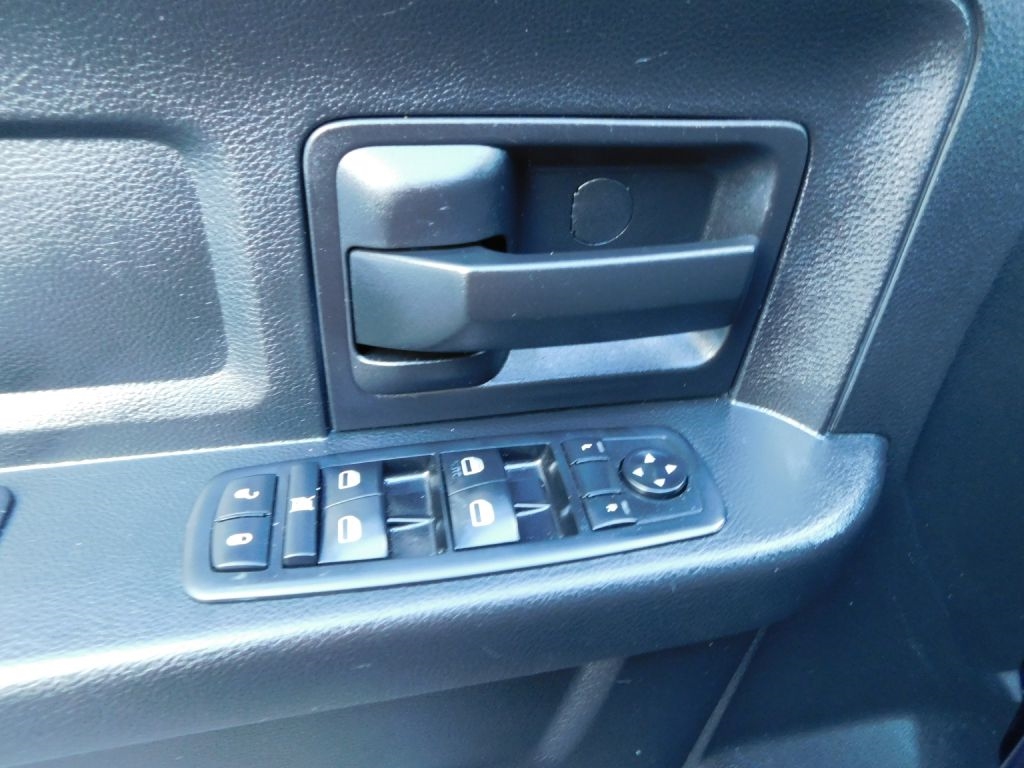 RAM 1500 Tradesman Quad Cab 4WD 2014