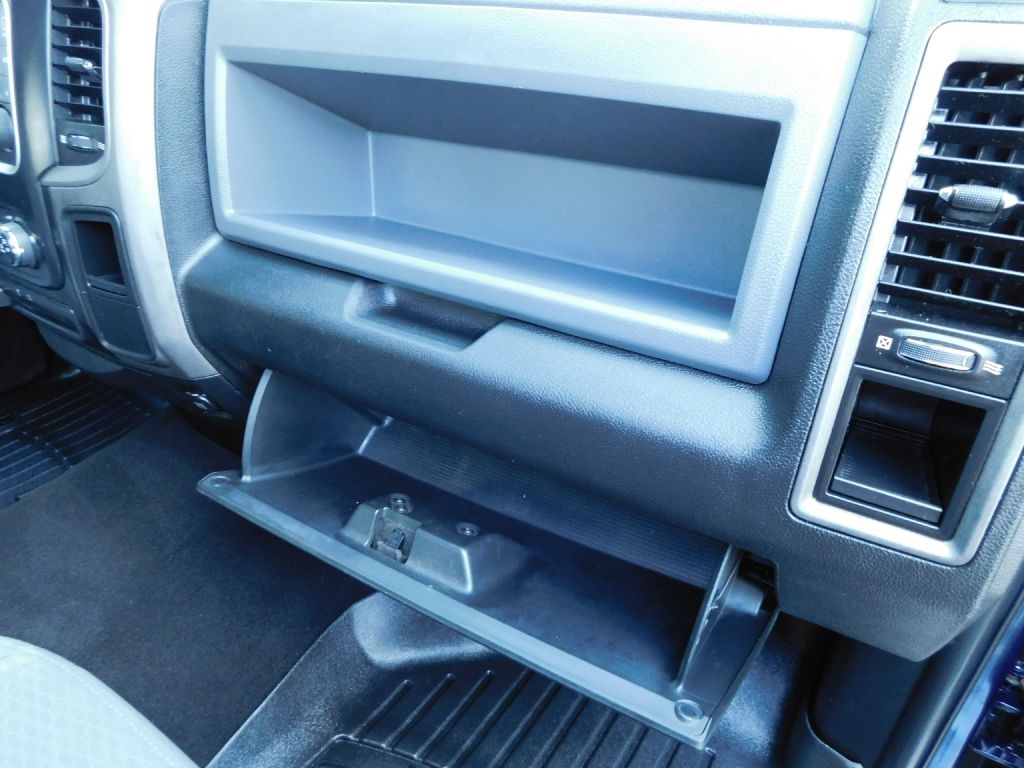 RAM 1500 Tradesman Quad Cab 4WD 2014