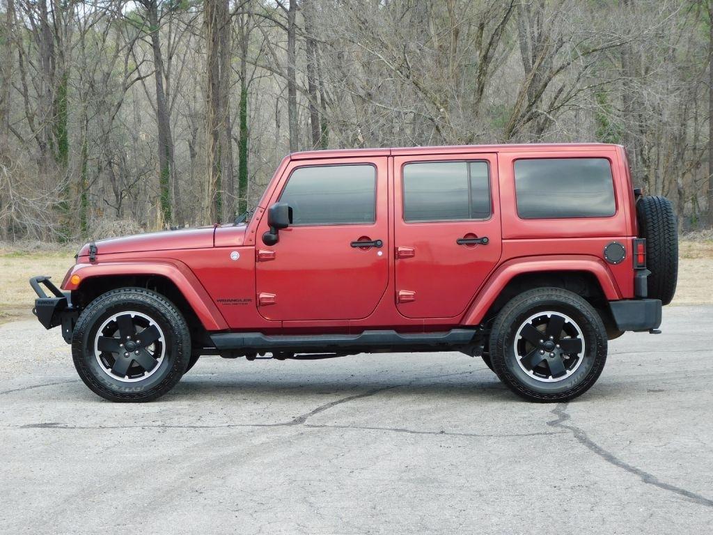 Jeep Wrangler Unlimited Sahara 4WD 2012
