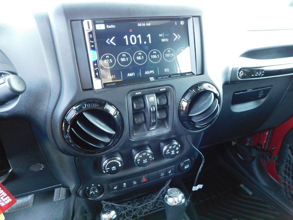 Jeep Wrangler Unlimited Sahara 4WD 2012