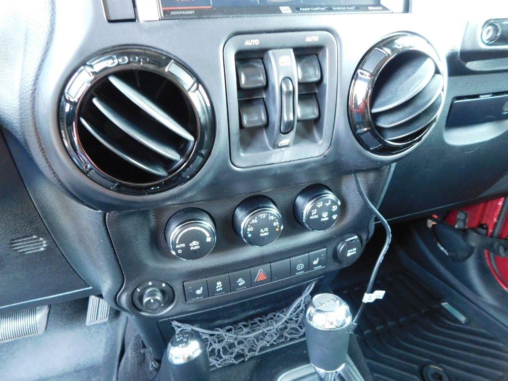 Jeep Wrangler Unlimited Sahara 4WD 2012